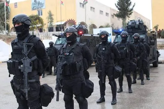 الأمن العام الأردني يفكك شبكة احتيال إلكتروني استهدفت المواطنين بعروض هواتف وهمية