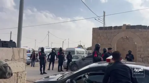 مقتل وإصابة العشرات في هجوم مسلح على جنازة بكنيسة في الأردن