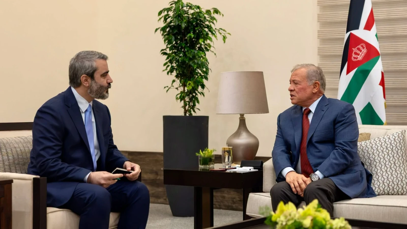 العاهل الأردني يؤكد دعم سيادة سوريا ويدين العمليات العسكرية الإسرائيلية