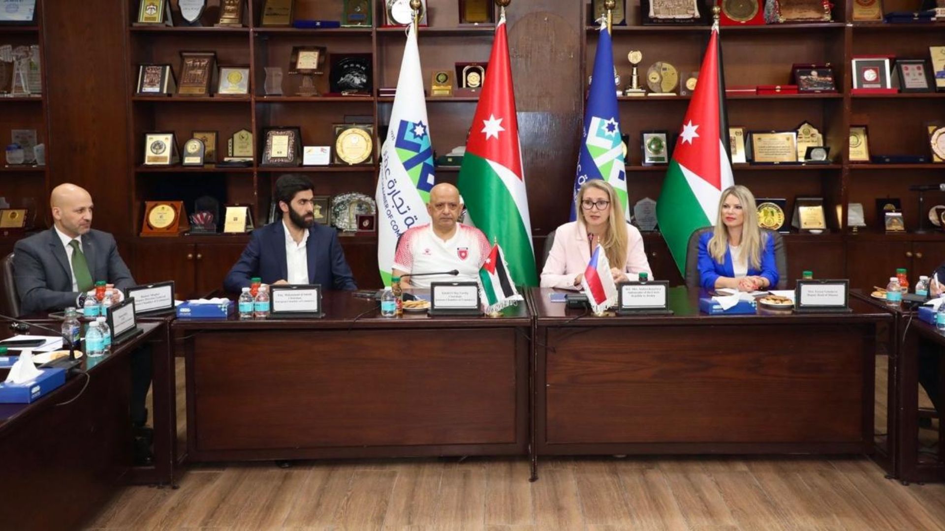 الأردن والتشيك يعززان التعاون في قطاع الطاقة عبر لقاءات استثمارية في عمان